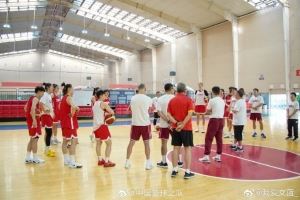 还剩16名球员！王佳琦和周静均因伤暂时退出中国女篮集训