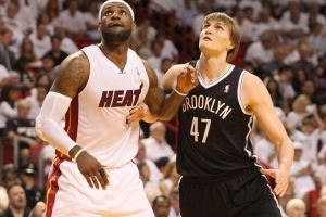 小卡被调查阴阳合同！此前AK47中产签篮网遭多位老板投诉也被查