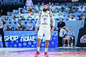 依然是国家队大腿！瓦兰丘纳斯场均19.4分钟 砍下15.7分6.7板