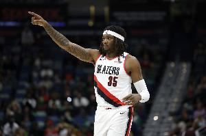 媒体人：罗威被下放至G联盟恢复训练 小杨真正的竞争对手要回来了