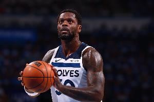 爱德华兹：兰德尔这赛季太出色了 这是我现在唯一想到的词图片